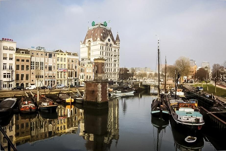 Spectacular corner apartment on the 17th floor with panoramic views over Rotterdam — 22