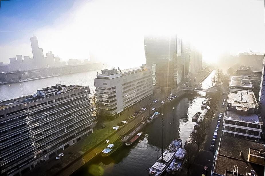 Spectacular corner apartment on the 17th floor with panoramic views over Rotterdam — 19