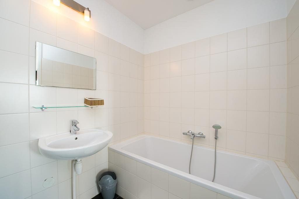 Spectacular corner apartment on the 17th floor with panoramic views over Rotterdam — 15
