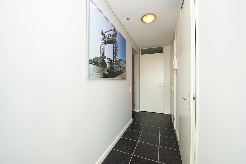 Spectacular corner apartment on the 17th floor with panoramic views over Rotterdam — 16