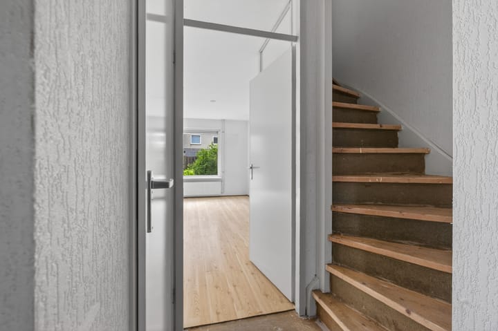 Tussenwoning te koop: Begoniastraat 16, Badhoevedorp