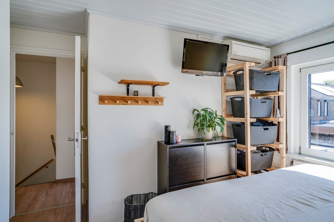 Charming Terraced Home with Extension and Modern Amenities in Sought-After Baandert Neighborhood — 17