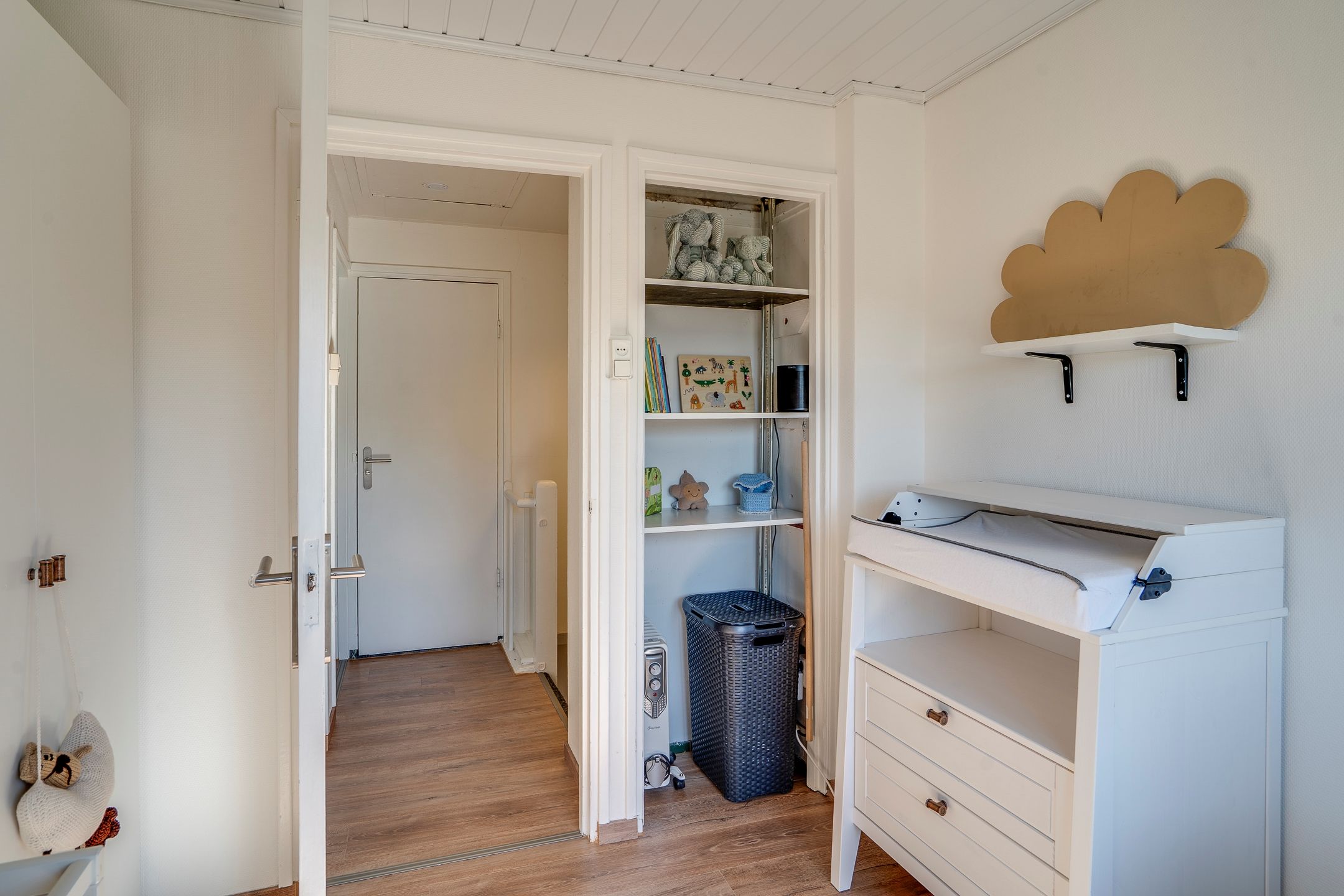 Charming Terraced Home with Extension and Modern Amenities in Sought-After Baandert Neighborhood — 15