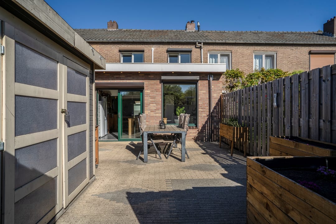 Charming Terraced Home with Extension and Modern Amenities in Sought-After Baandert Neighborhood — 13
