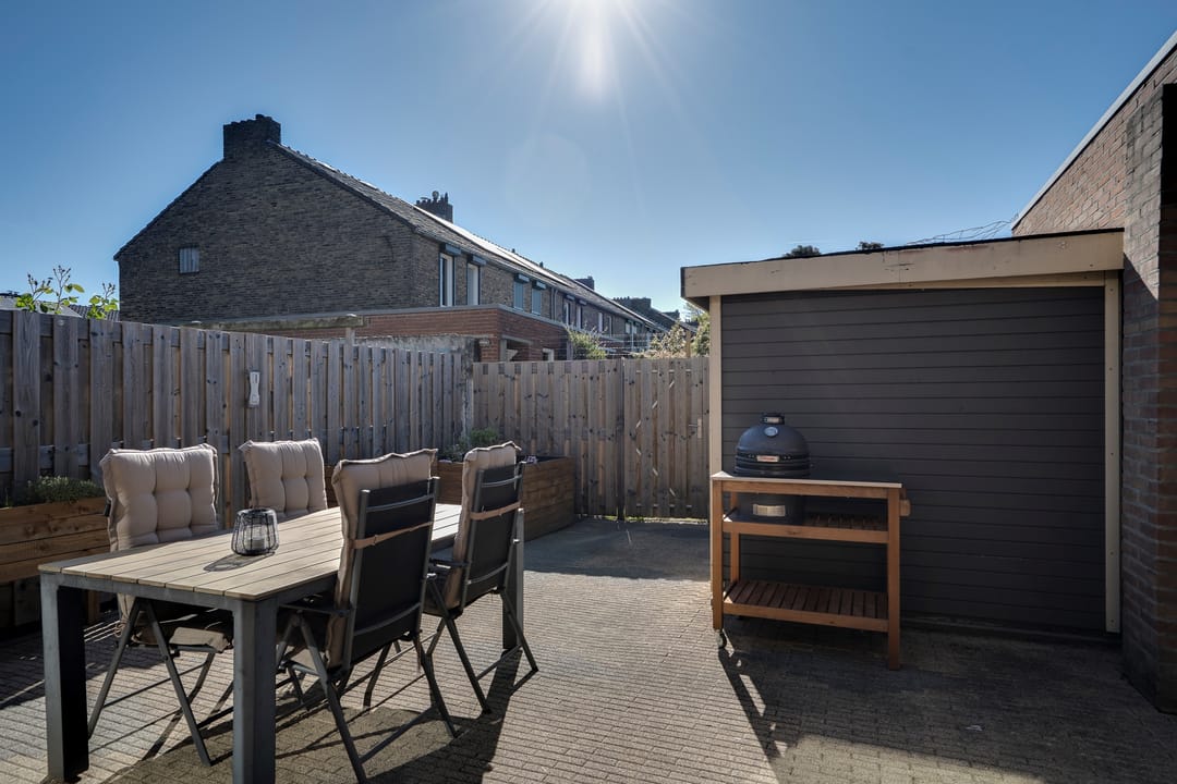 Charming Terraced Home with Extension and Modern Amenities in Sought-After Baandert Neighborhood — 11