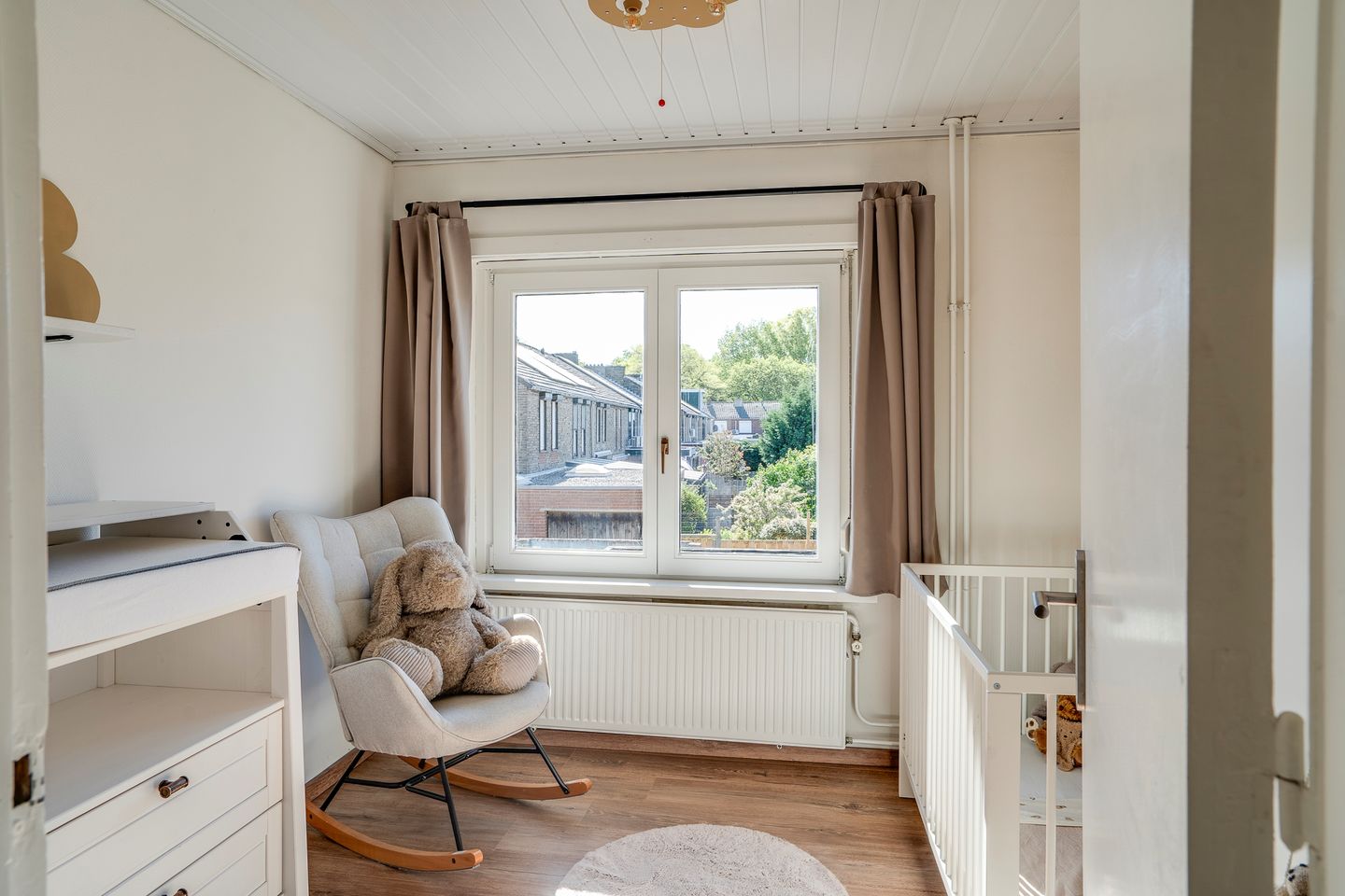 Charming Terraced Home with Extension and Modern Amenities in Sought-After Baandert Neighborhood — 14