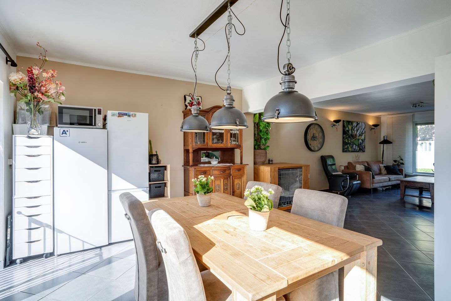 Charming Terraced Home with Extension and Modern Amenities in Sought-After Baandert Neighborhood — 10