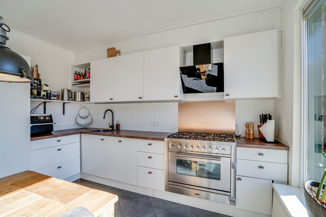 Charming Terraced Home with Extension and Modern Amenities in Sought-After Baandert Neighborhood — 8