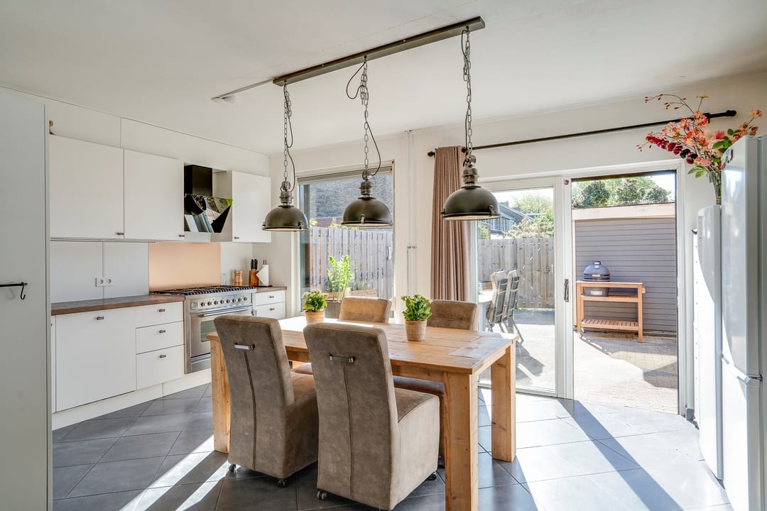 Charming Terraced Home with Extension and Modern Amenities in Sought-After Baandert Neighborhood — 7