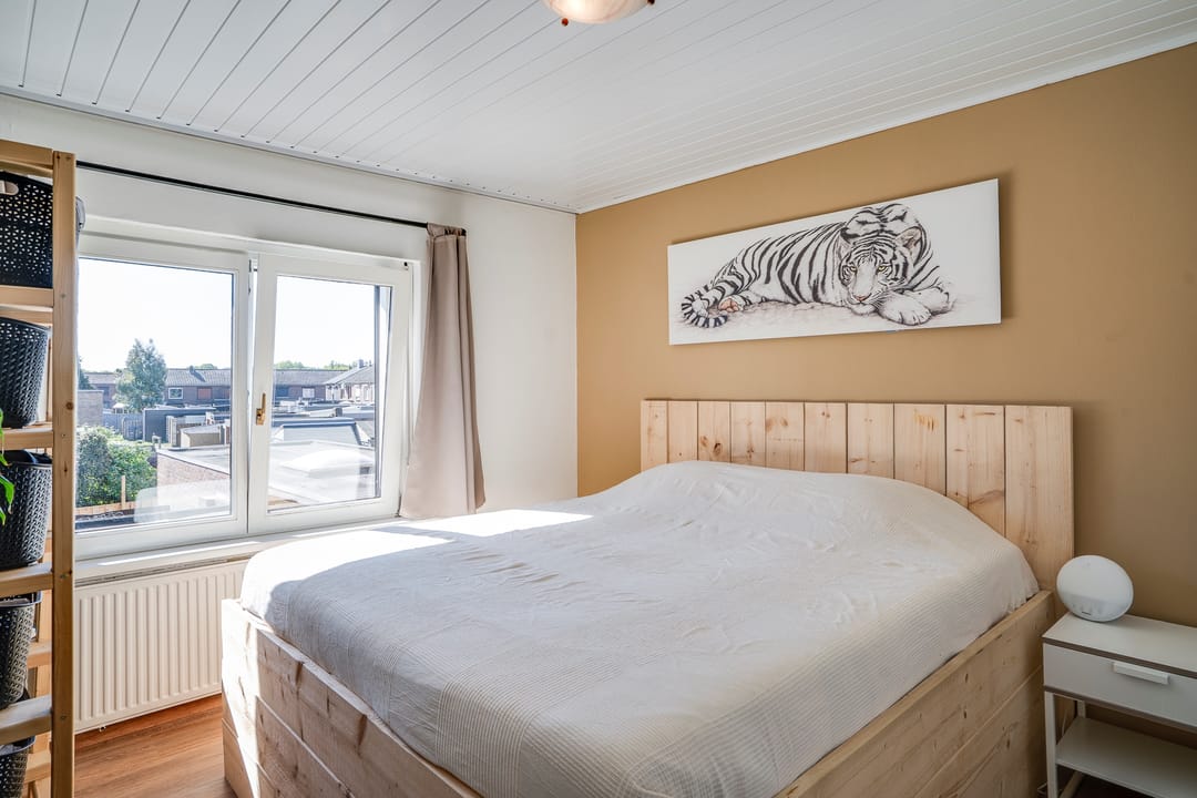 Charming Terraced Home with Extension and Modern Amenities in Sought-After Baandert Neighborhood — 16