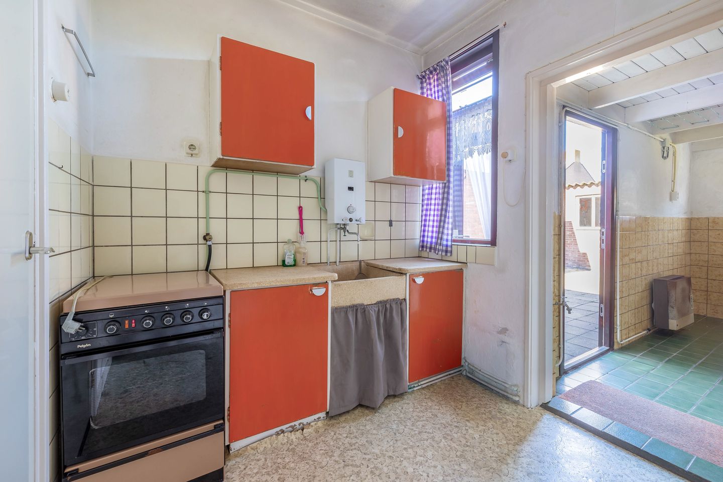 Spacious Corner House with Garage in Quiet Stellendam West — 10