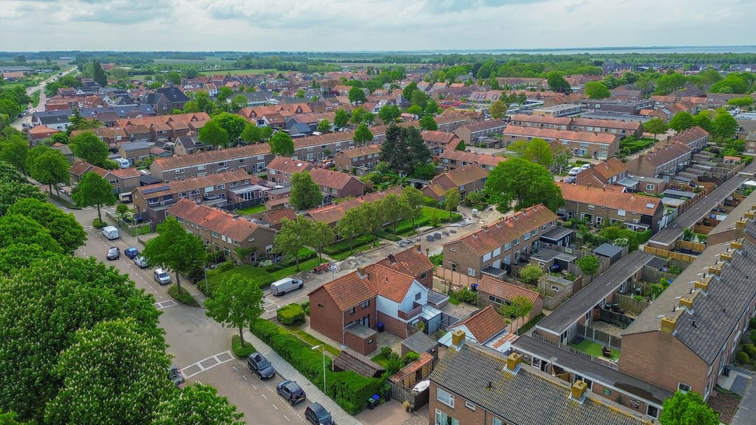 Spacious Corner House with Garage in Quiet Stellendam West — 26