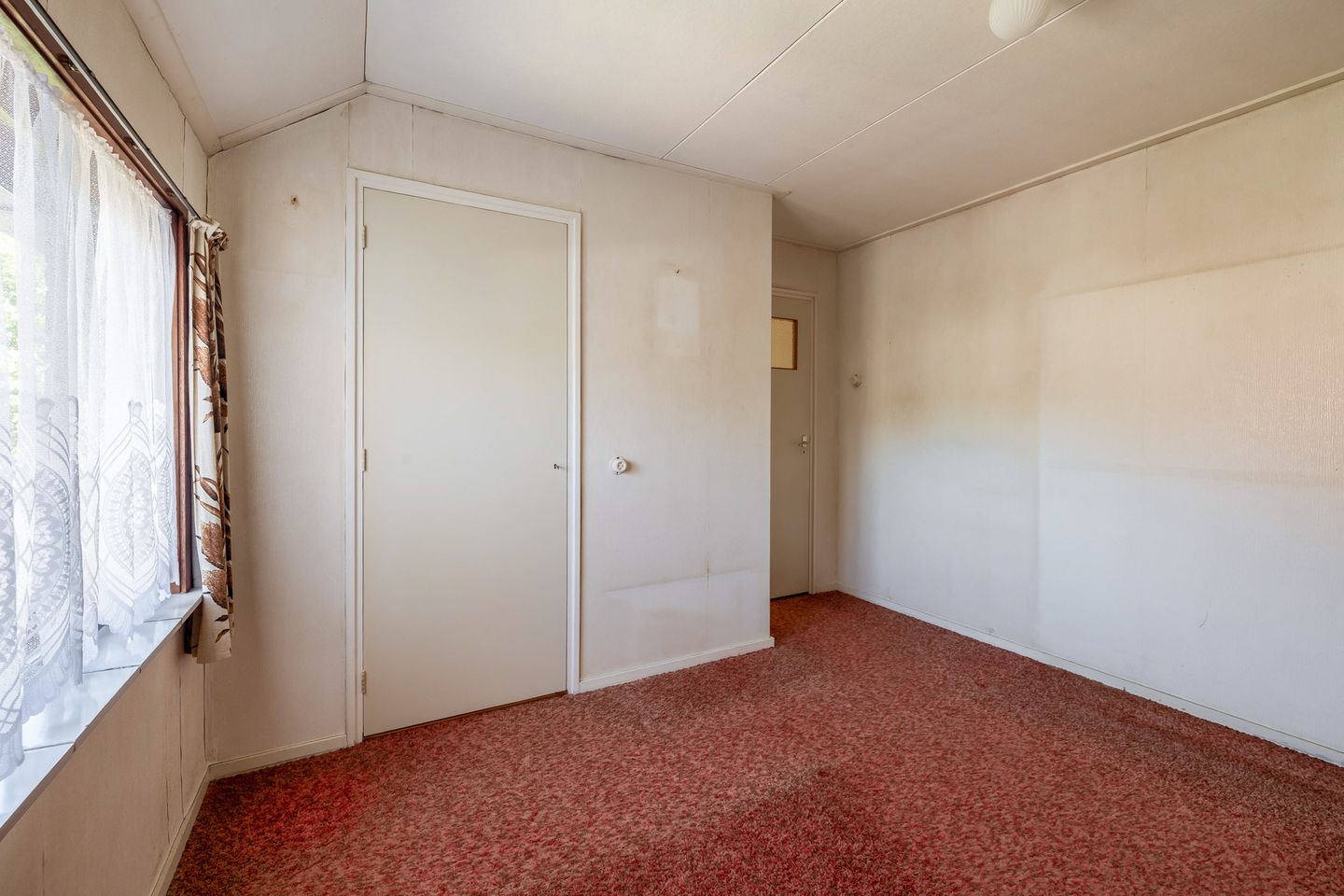 Spacious Corner House with Garage in Quiet Stellendam West — 14