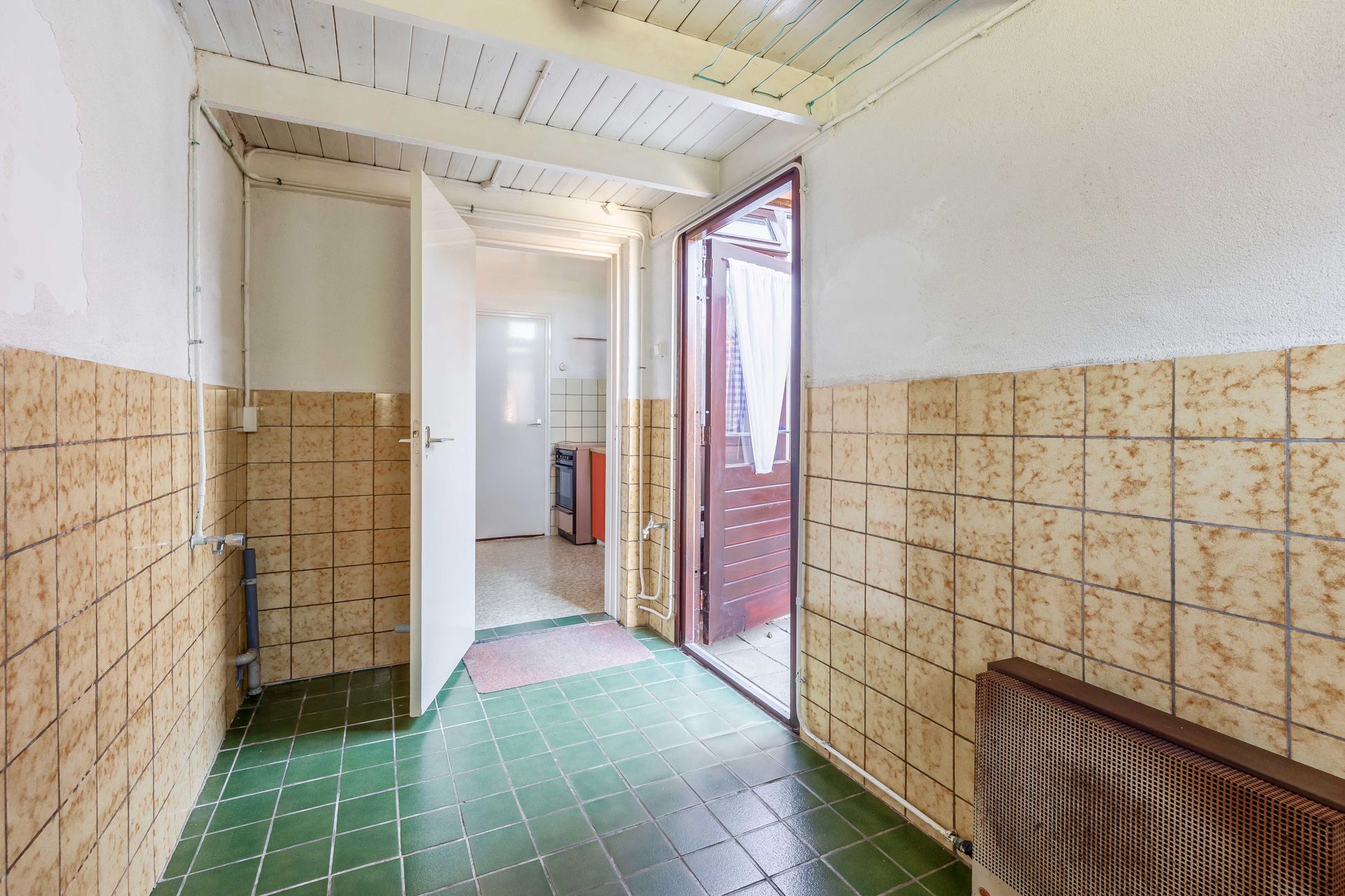 Spacious Corner House with Garage in Quiet Stellendam West — 12