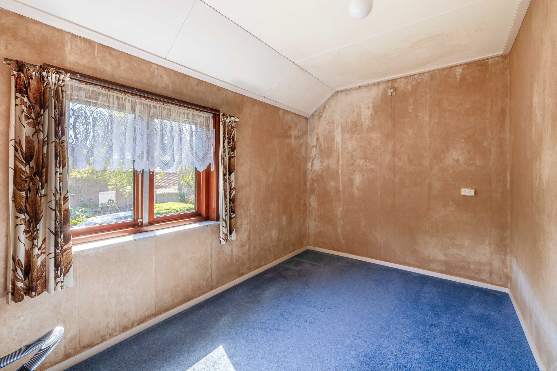 Spacious Corner House with Garage in Quiet Stellendam West — 15
