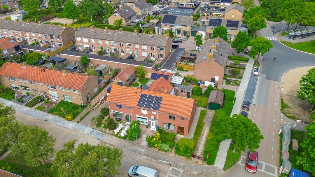 Spacious Corner House with Garage in Quiet Stellendam West — 22