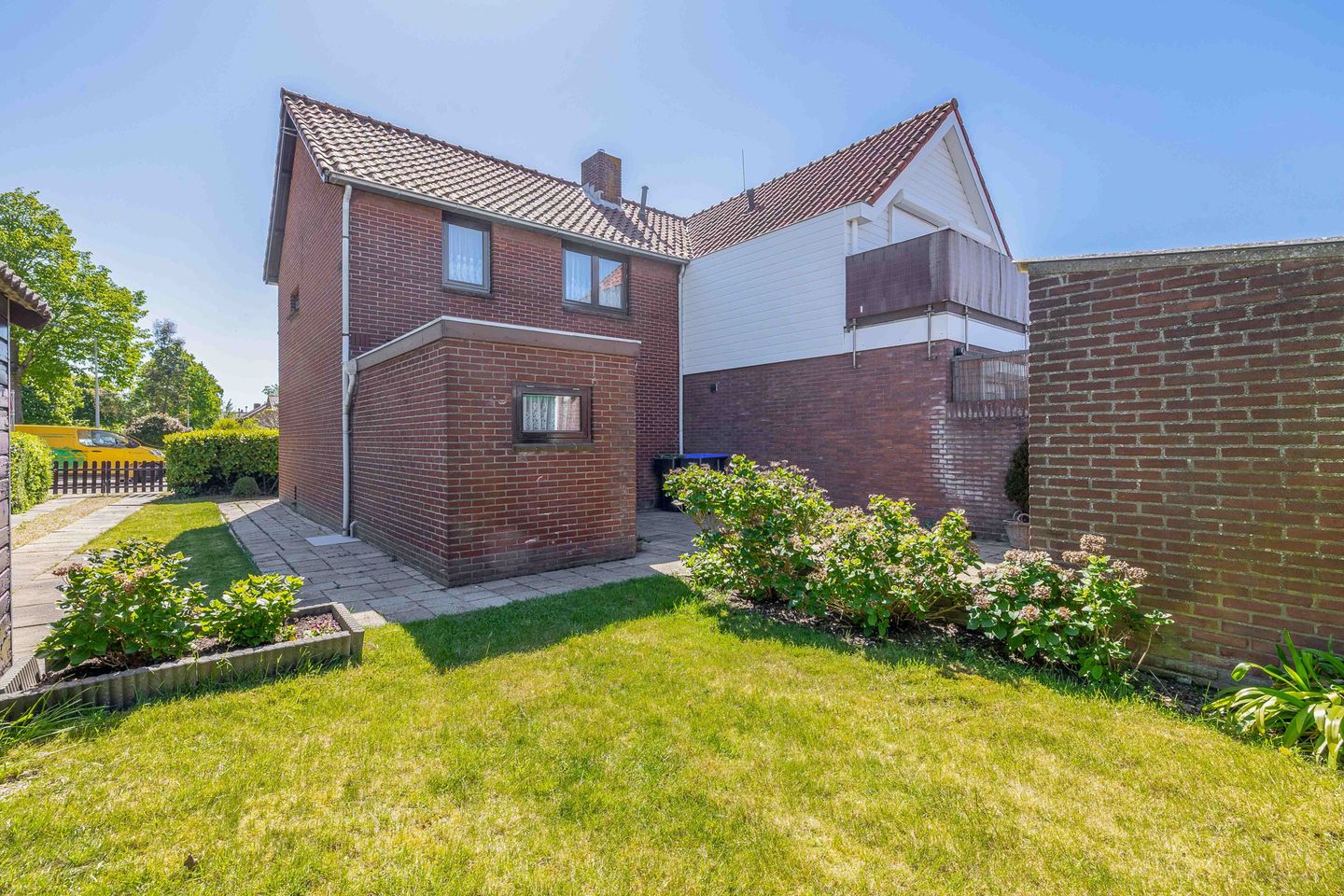 Spacious Corner House with Garage in Quiet Stellendam West — 19