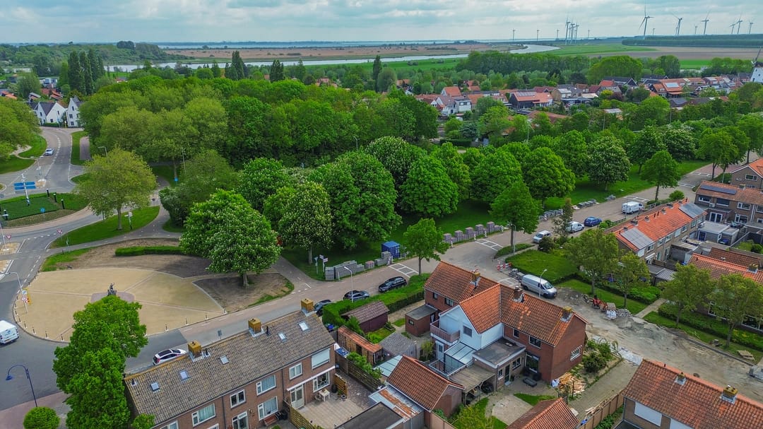 Spacious Corner House with Garage in Quiet Stellendam West — 23