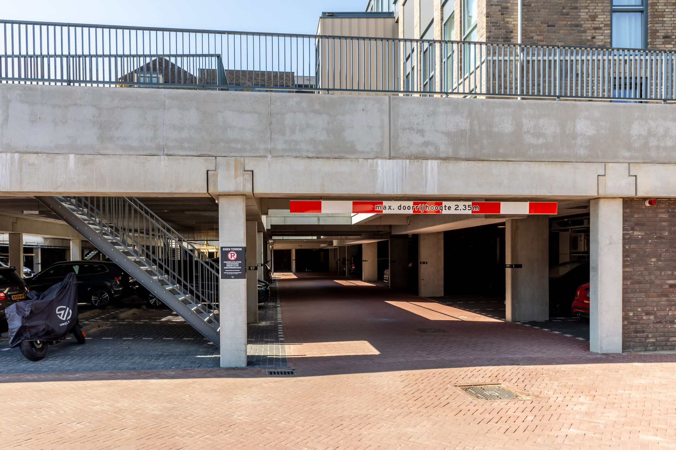Photo 51 of Stationsplein 202