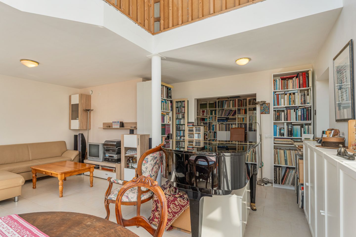 Photo 19 of Rue Haute 113