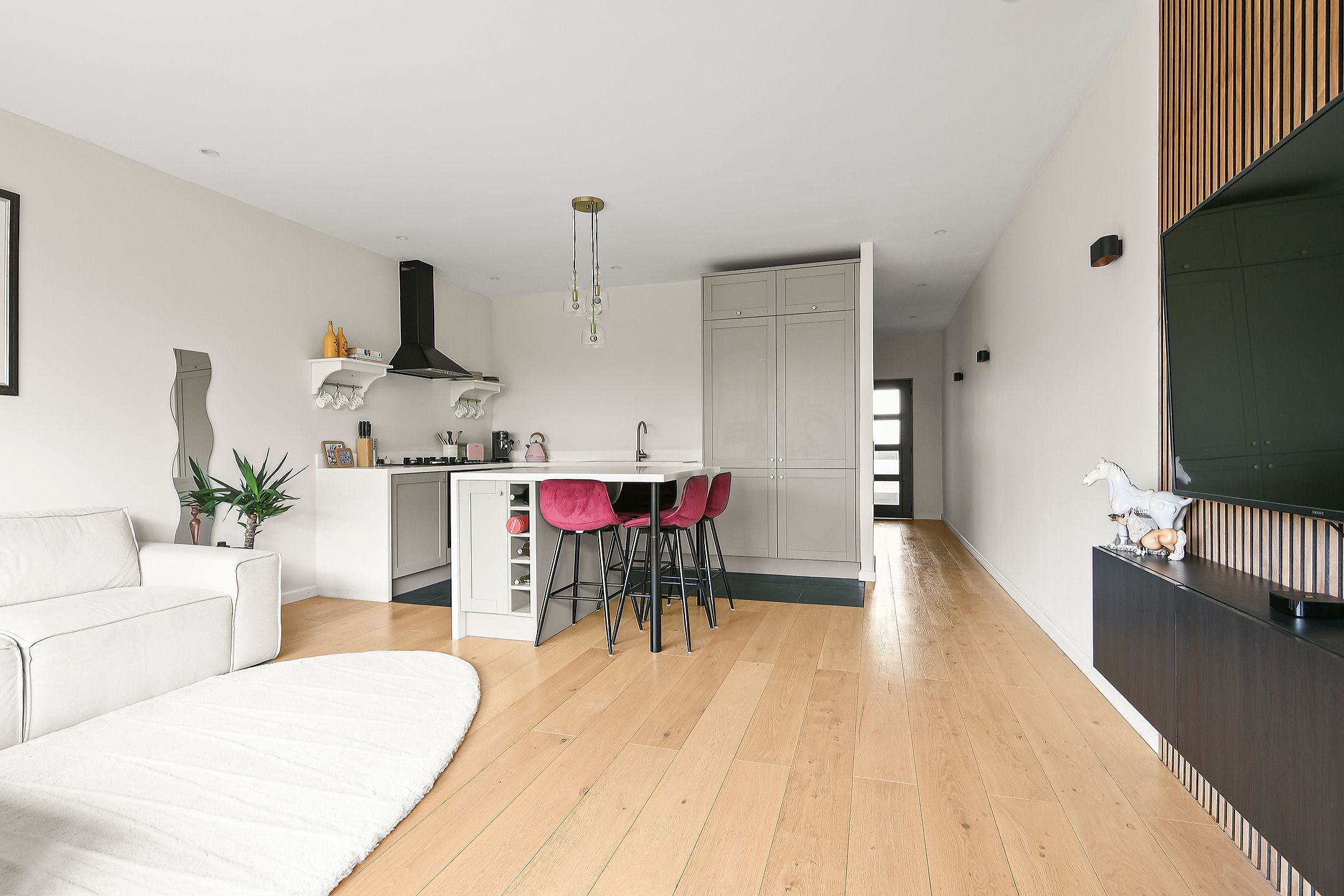 Fully Renovated Top Floor Apartment with Sunny Balcony and Water Views — 21
