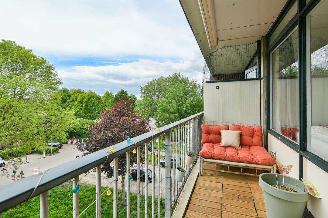 Fully Renovated Top Floor Apartment with Sunny Balcony and Water Views — 26