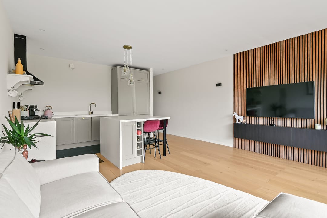 Fully Renovated Top Floor Apartment with Sunny Balcony and Water Views — 22