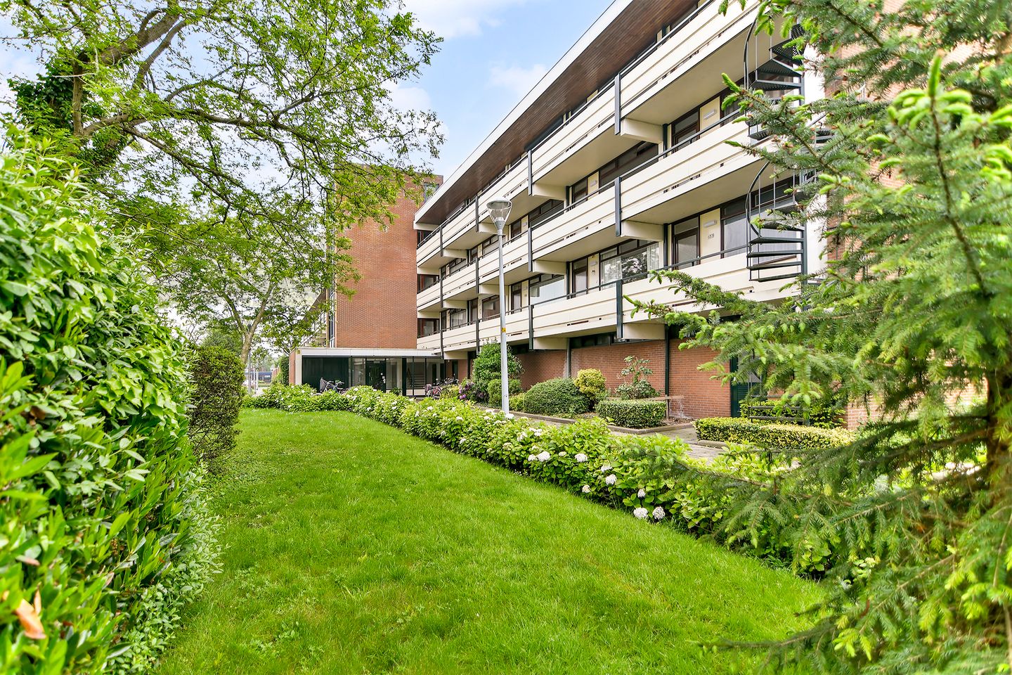 Fully Renovated Top Floor Apartment with Sunny Balcony and Water Views — 29