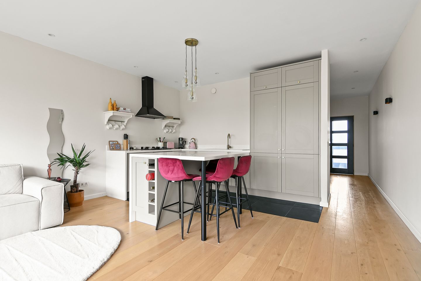 Fully Renovated Top Floor Apartment with Sunny Balcony and Water Views — 19