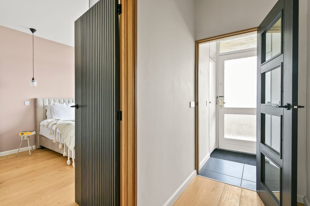 Fully Renovated Top Floor Apartment with Sunny Balcony and Water Views — 8