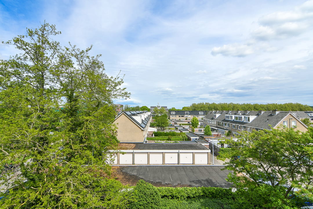 Fully Renovated Top Floor Apartment with Sunny Balcony and Water Views — 7