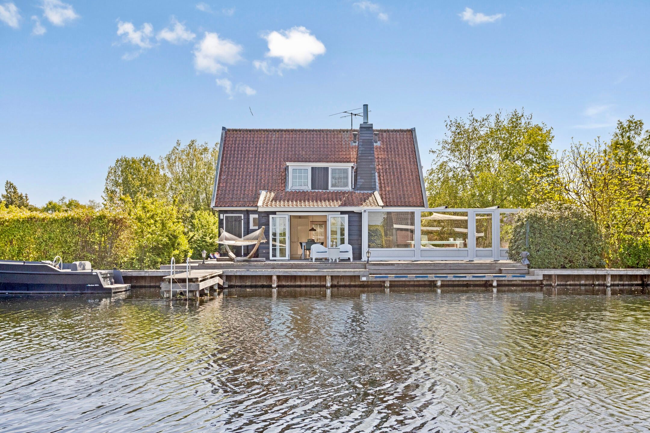 2-bedroom freehold villa in Vinkeveen — photo 1 of 5