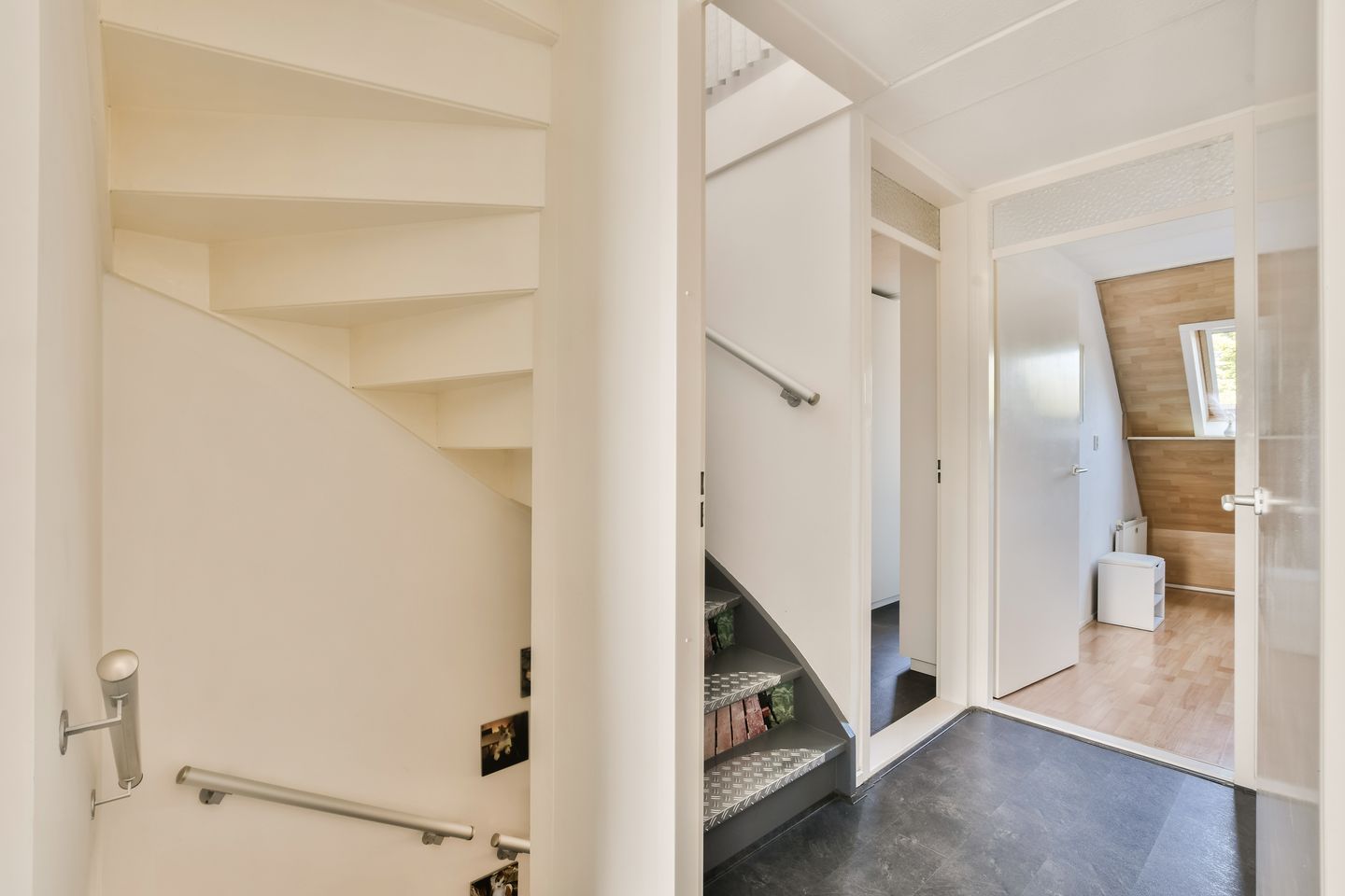 Photo 19 of Waardijnstraat 47