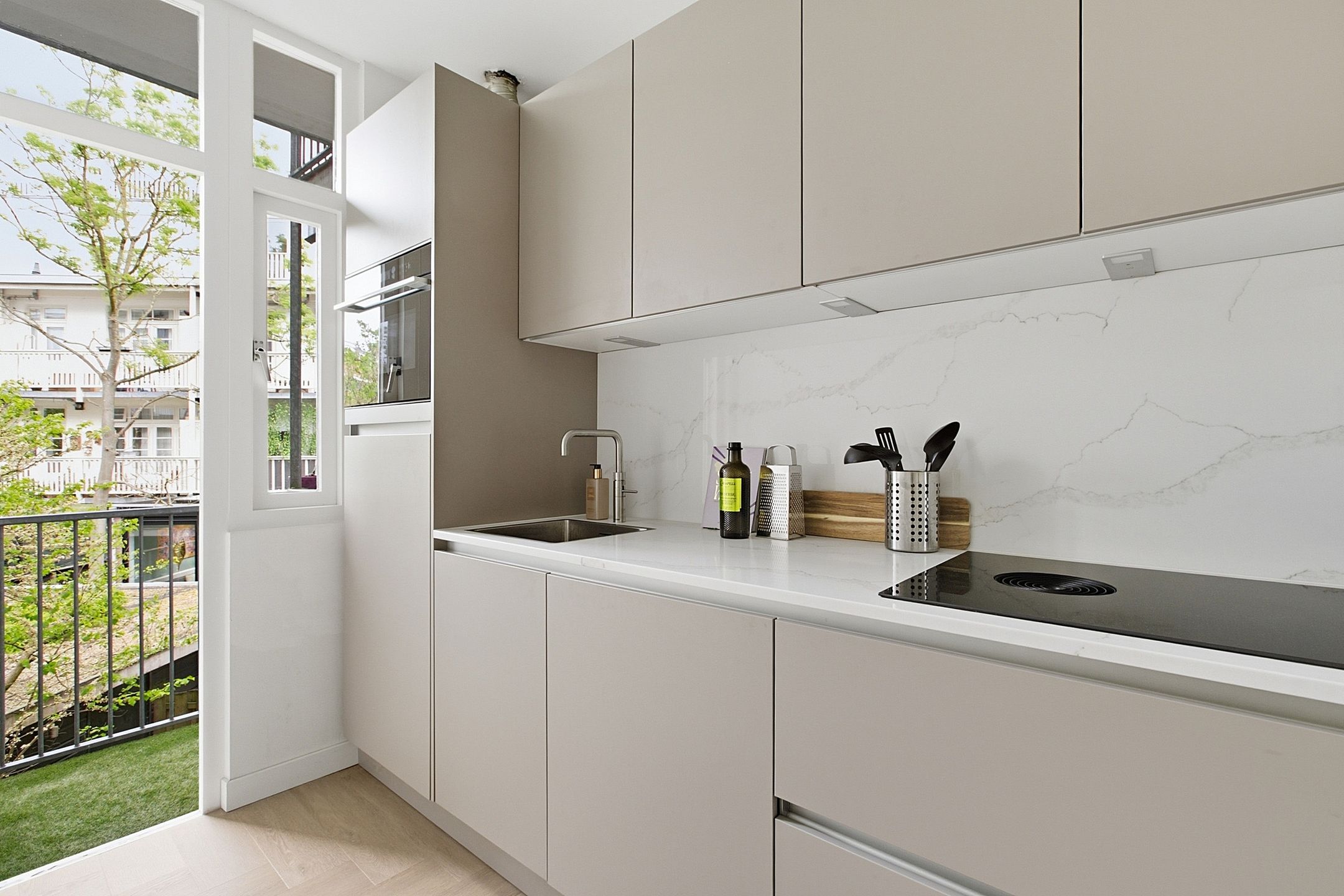 Foto 12 van Rietwijkerstraat 74-1