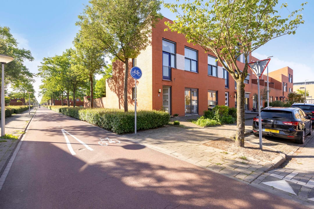 Corner house with sunny garden in family-friendly Bergse Plaat neighborhood — 23