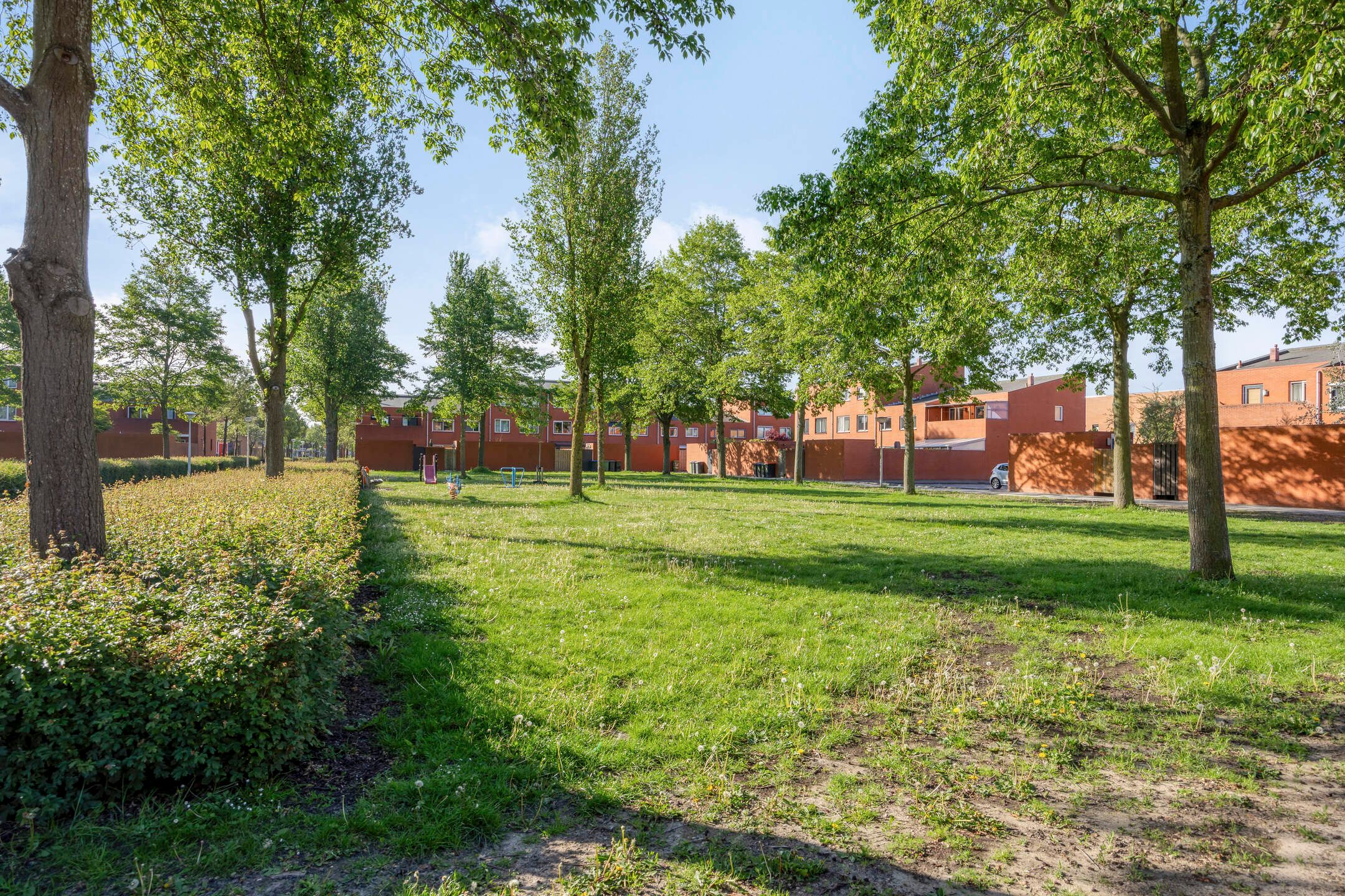 Corner house with sunny garden in family-friendly Bergse Plaat neighborhood — 21