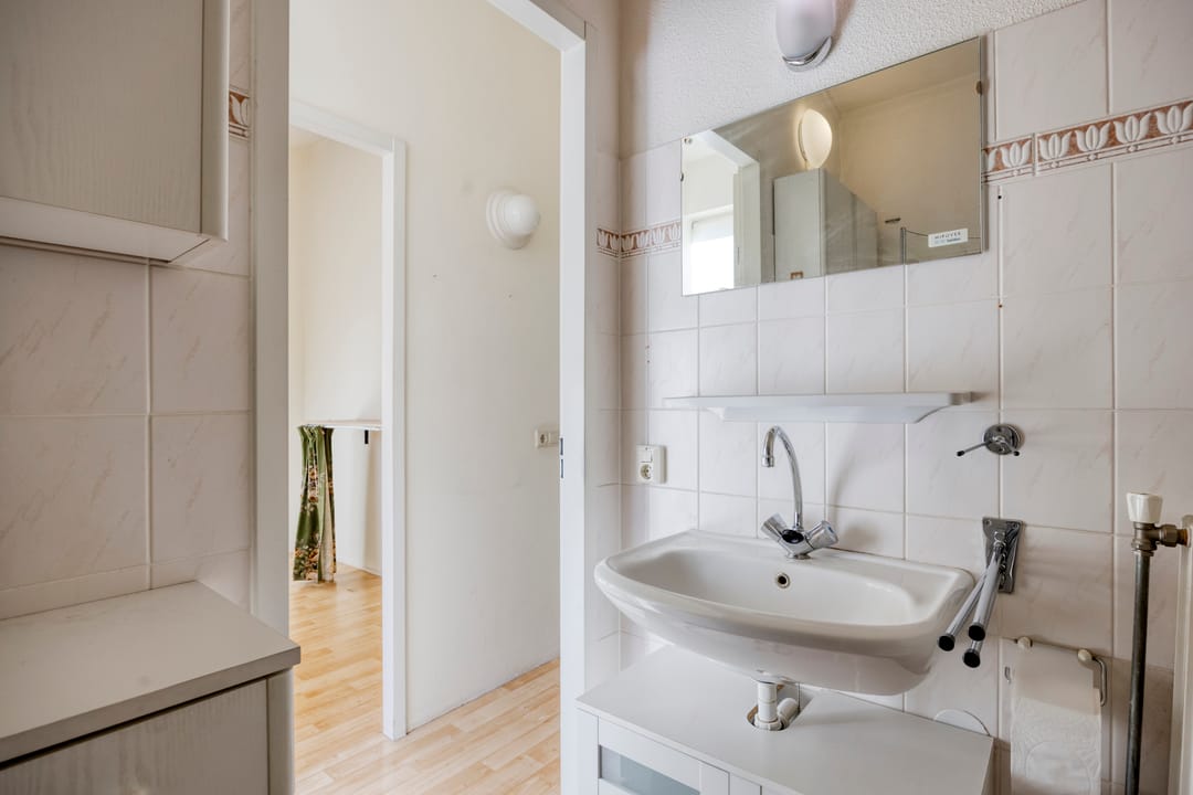 Corner house with sunny garden in family-friendly Bergse Plaat neighborhood — 13