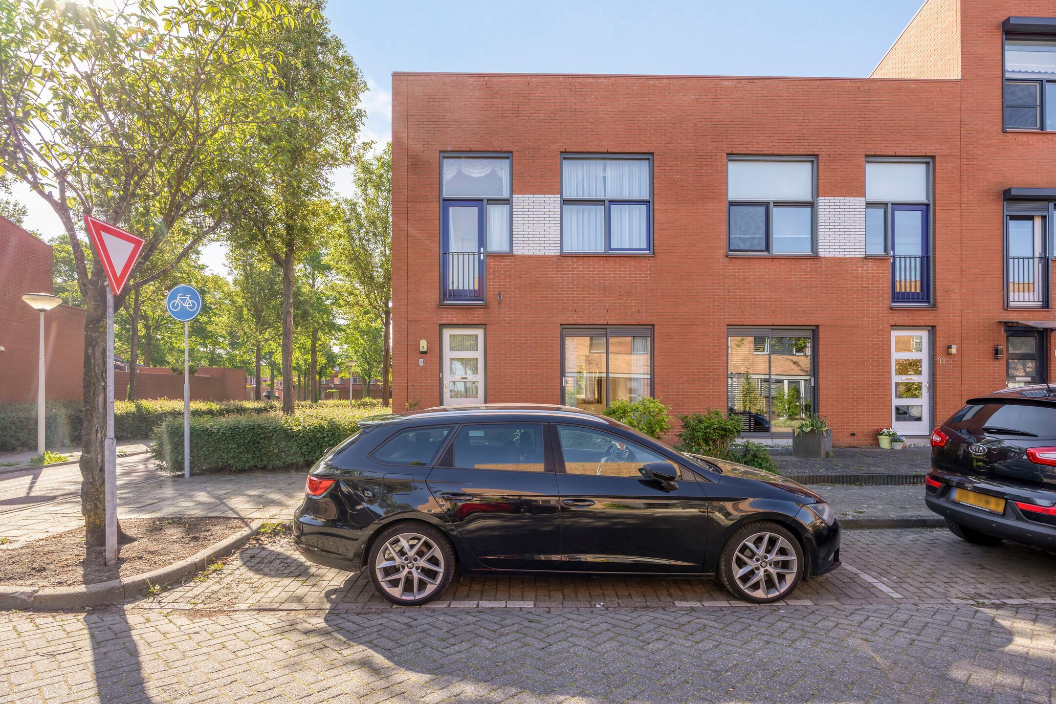 Corner house with sunny garden in family-friendly Bergse Plaat neighborhood — 27