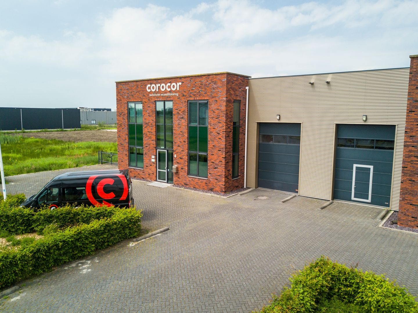 Bekijk foto 1 van Hermes 4