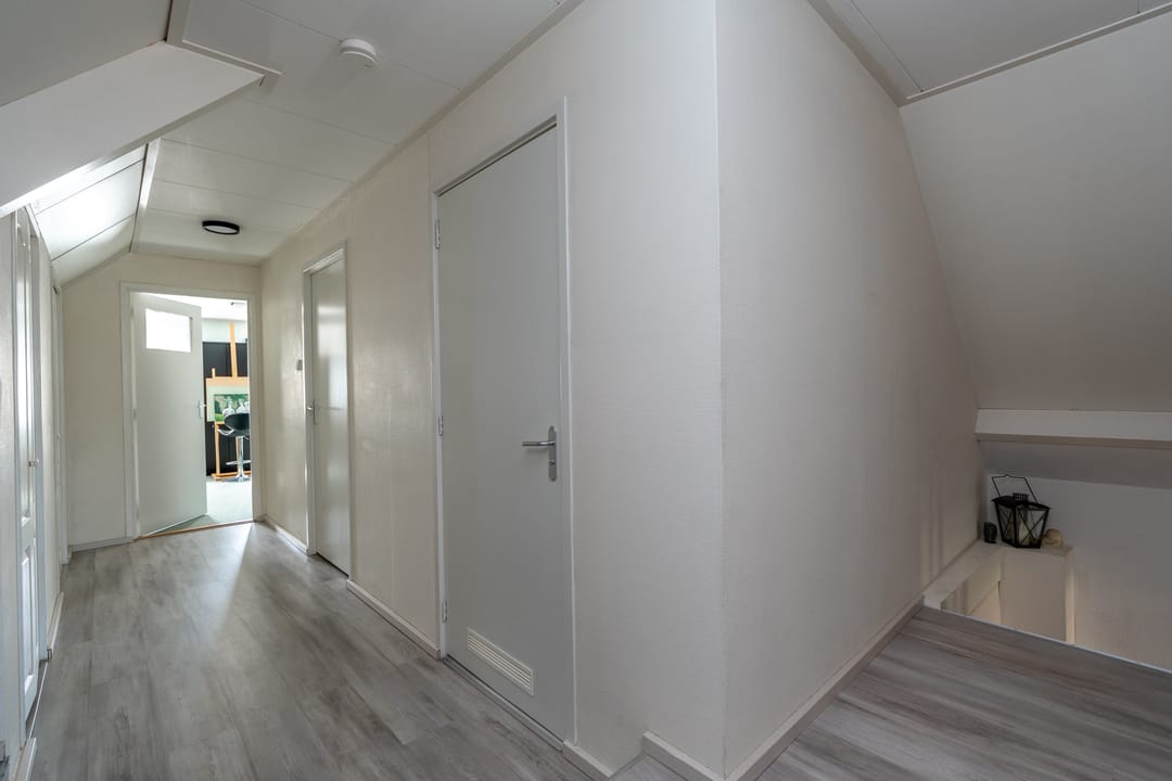 Photo 31 of Spoorstraat 85