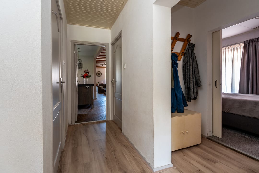 Photo 17 of Spoorstraat 85