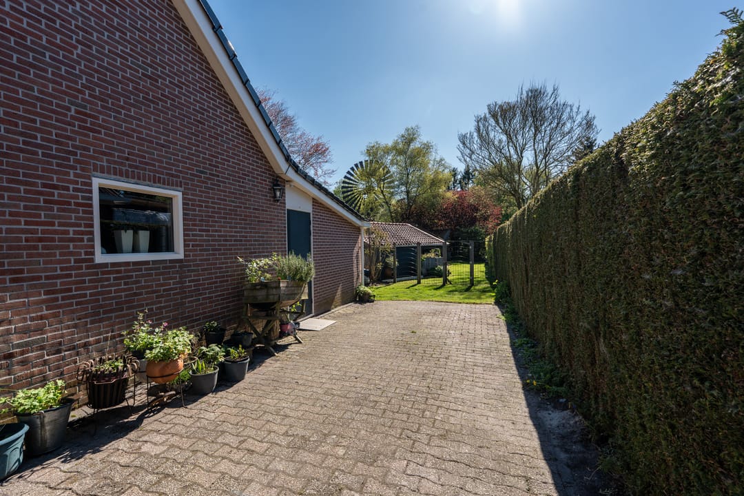 Photo 37 of Spoorstraat 85