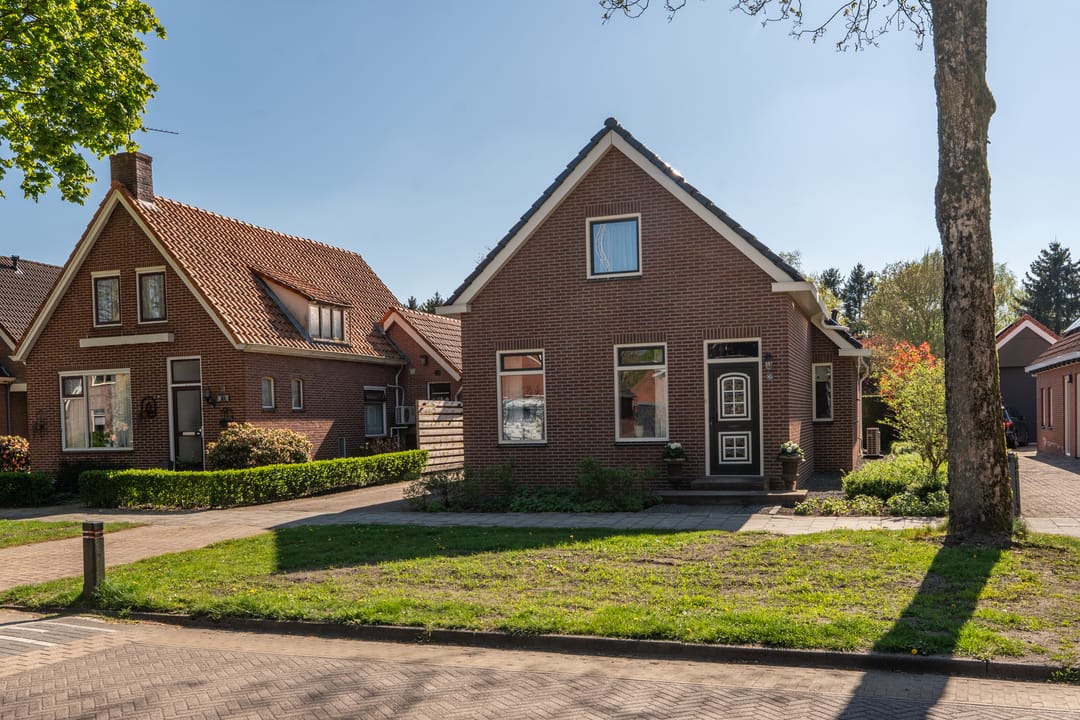 Photo 53 of Spoorstraat 85