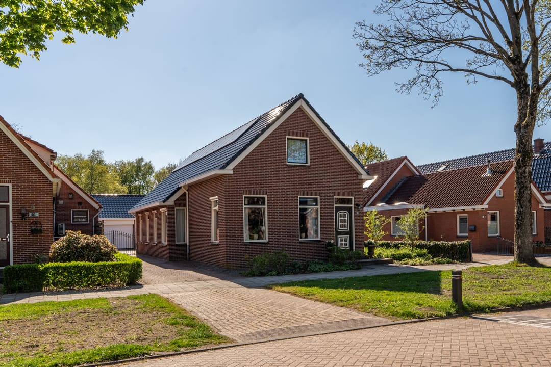 Photo 52 of Spoorstraat 85