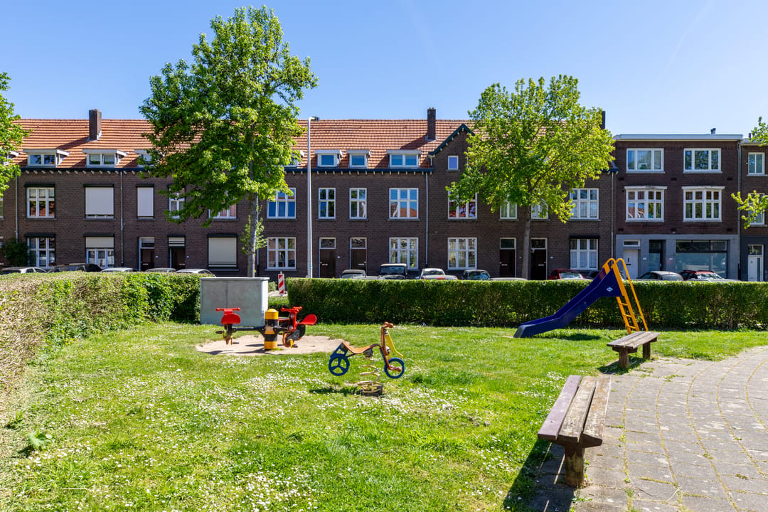 Photo 22 of Elisabeth Strouvenlaan 65
