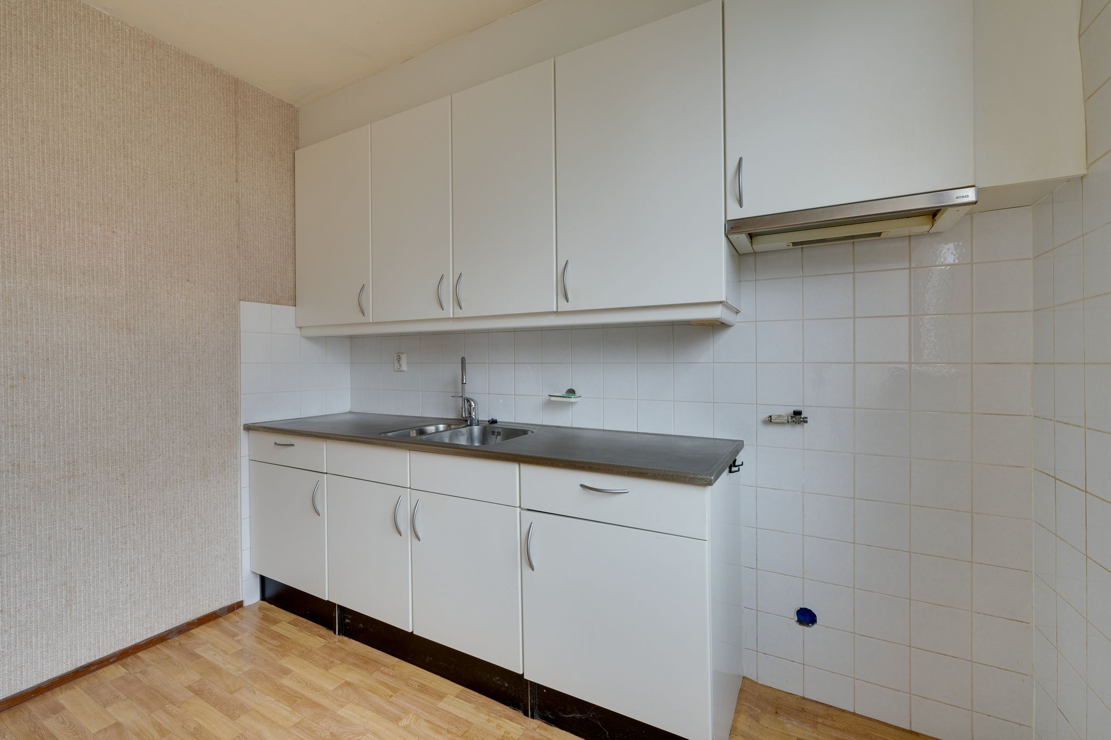 Spacious Family Home with Sunny Garden Near De Mare Shopping Center — 12