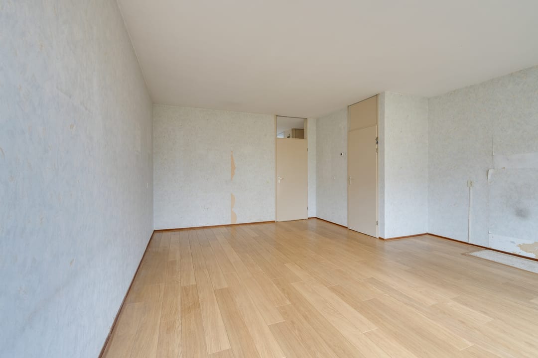 Spacious Family Home with Sunny Garden Near De Mare Shopping Center — 8