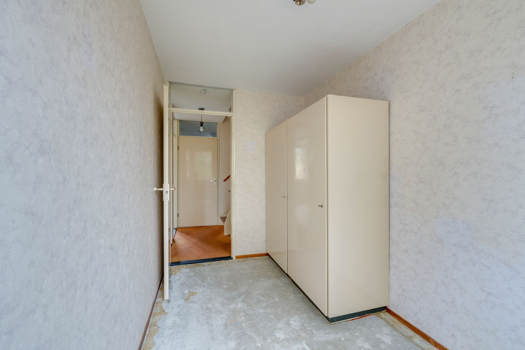 Spacious Family Home with Sunny Garden Near De Mare Shopping Center — 27