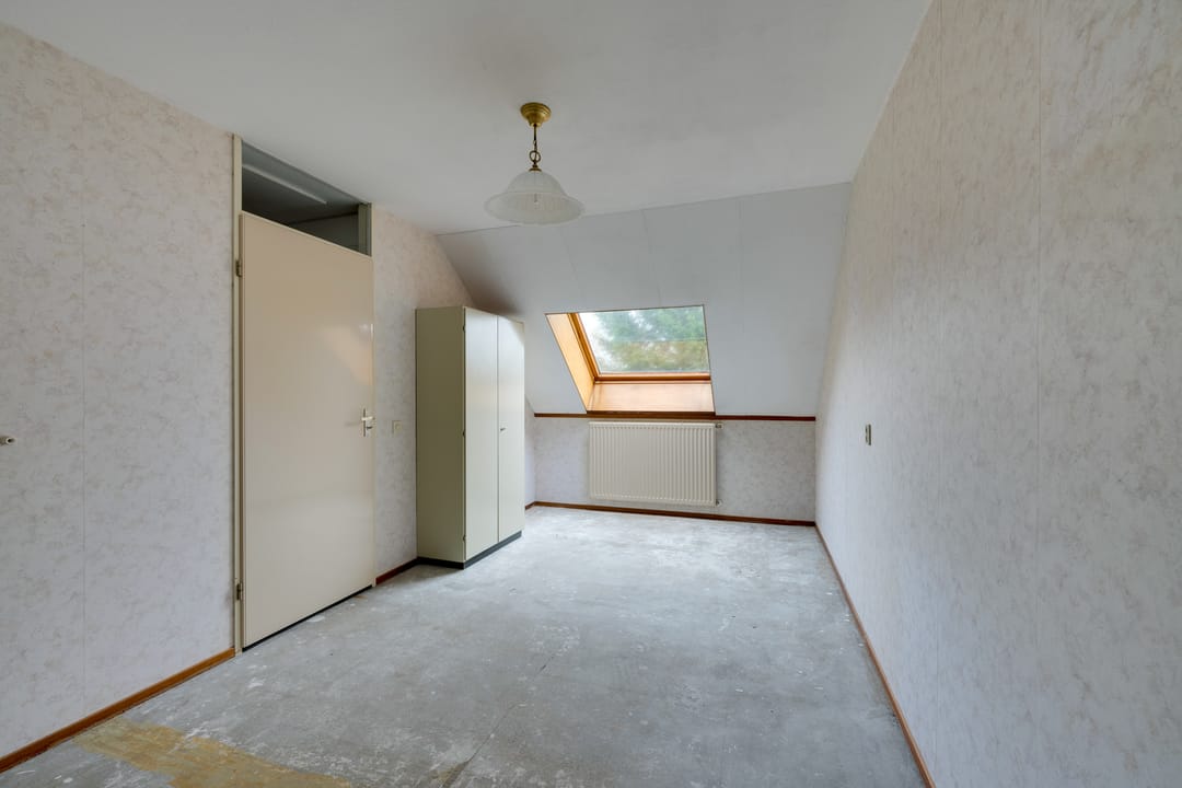 Spacious Family Home with Sunny Garden Near De Mare Shopping Center — 31