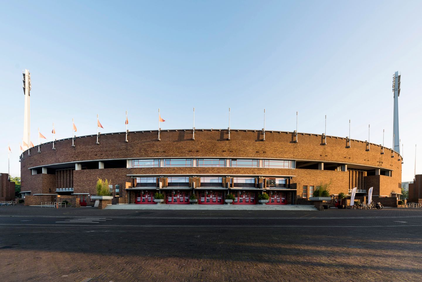 Bekijk foto 1 van Olympisch Stadion 15